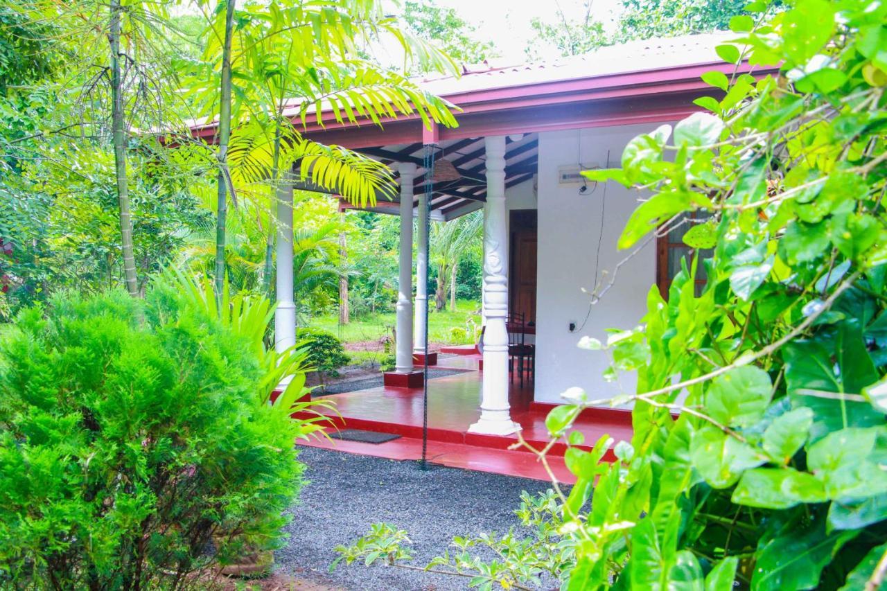 Thathsara Holiday Inn Sigiriya Exterior photo